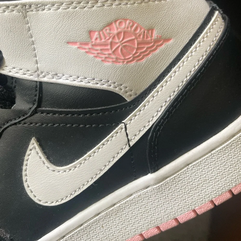 Jordan 1’s - Picture 6 of 9